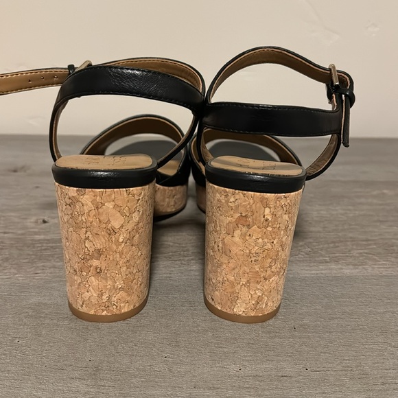 NWOT naturalizer black heels with cork bottoms.  9 medium - Picture 3 of 6